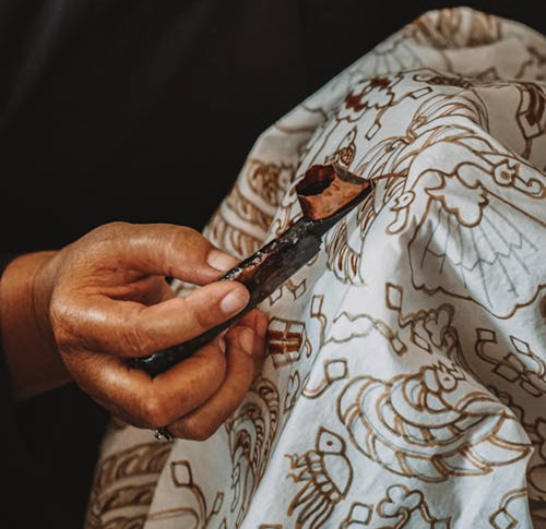 Warmth in Wool – The Tale of the Kashmiri Handspun Fabric